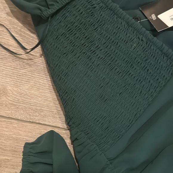 Elegant Green Dress - Picture 5 of 7